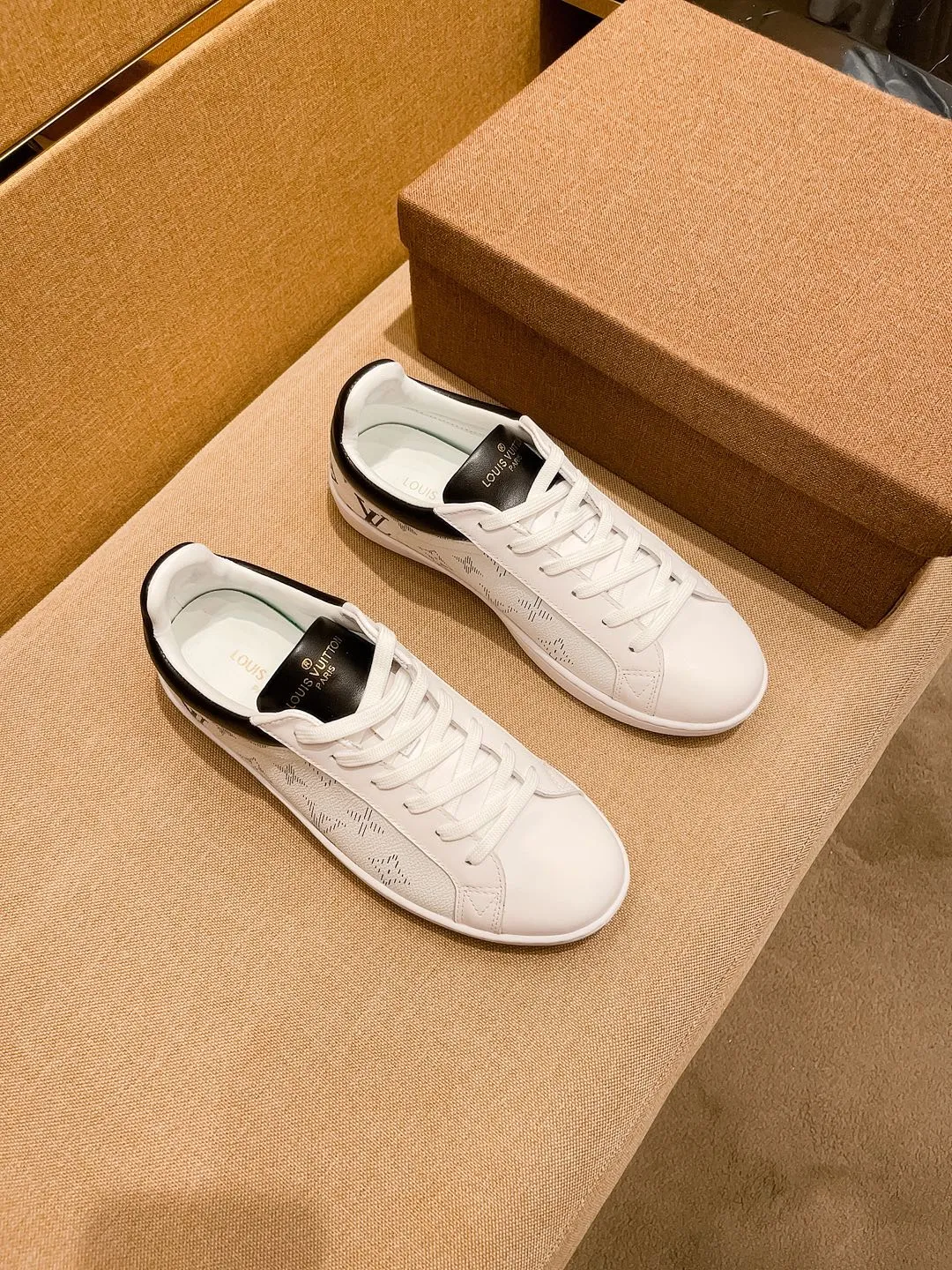 Men's shoes 💰 380💰🔥【LV】🔥 Louis Vuitton, high-end men's shoes brand, official website 1:1 latest masterpiece: the upper is made of Italian imported first-layer cowhide with a comfortable and breathable lining➕original non-slip and wear-resistant outsole🔥, making walking more convenient and comfortable! An exclusive new model, a stunning work, a beautiful 1:1 replica [color] compared to the official quality! Create a fashionable personality to set off your uniqueness! A must-have for trendy men! Classic🔥Size: 38-44 Color: 🔥Multiple colors available🔥